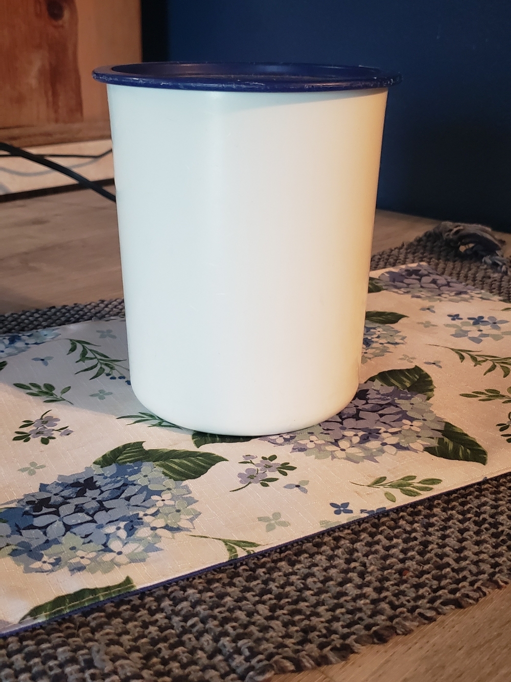 Tupperware Cream Storage Container with Blue Lid. Vintage. 7 In Tall.‎